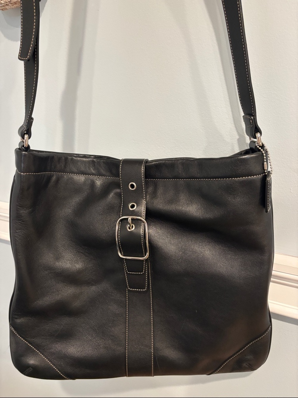 Coach Black Leather Shoulder Bag with Contrast Stitching RARE. LIKE NEW J2S-7590